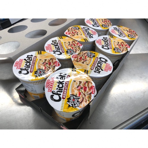 PACK DE 8 NISSIN CUPS NOODLES TASTY CHICKEN 63G